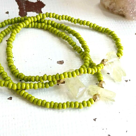 Green Aura Quartz Crystal Stretch Bracelet, Minimalist Dainty Gemstone One Size - Picture 3 of 6